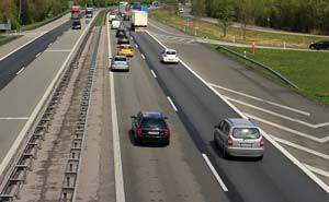 Sprowadzamy coraz więcej samochodów osobowych